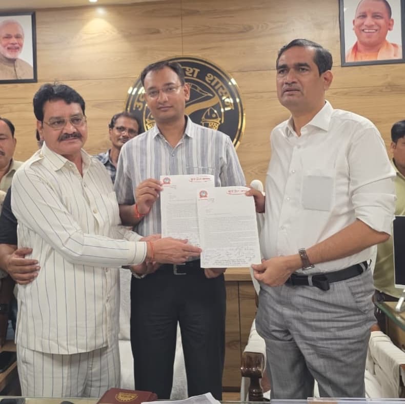 DM और SSP को फर्जी पत्रकारों की जाँच हेतु दिया गया ज्ञापन ।
