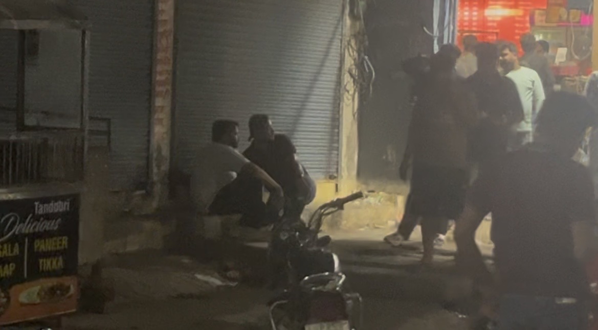 ग़ज़ब का खेल! 10 बजे शटर बंद … शराब फिर भी मिलेगी ।