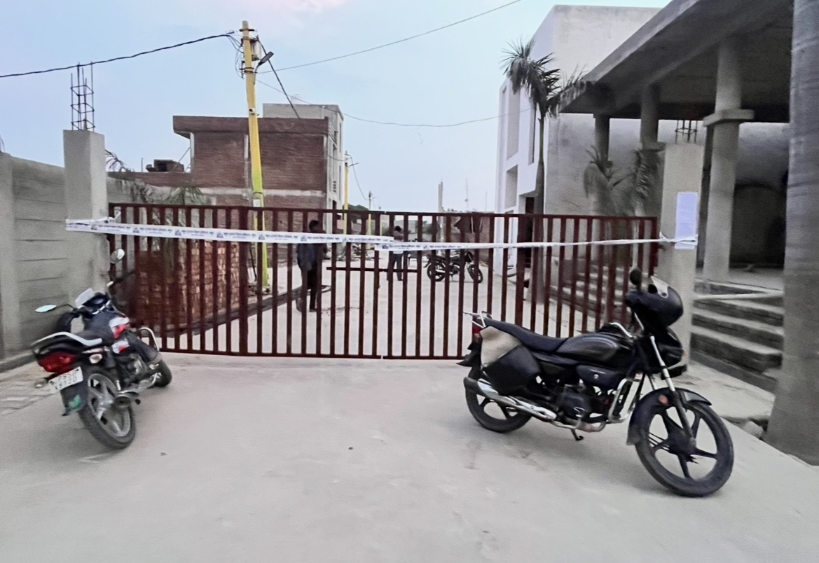 अवैध कॉलोनी बैकुण्ठ संगम सील। MVDA ने की कार्रवाई ।